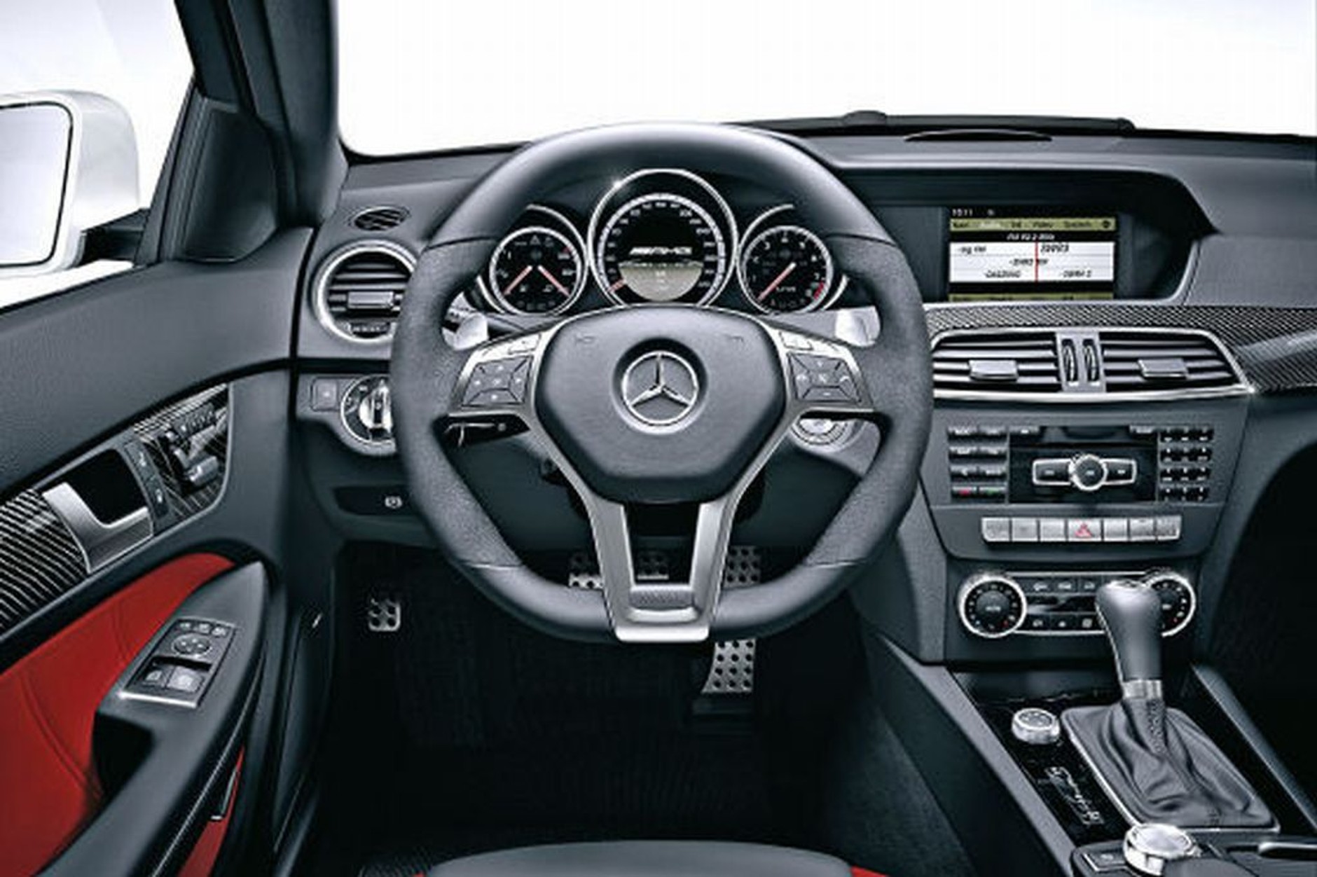Mercedes C63 AMG Coupé – rodzina w komplecie