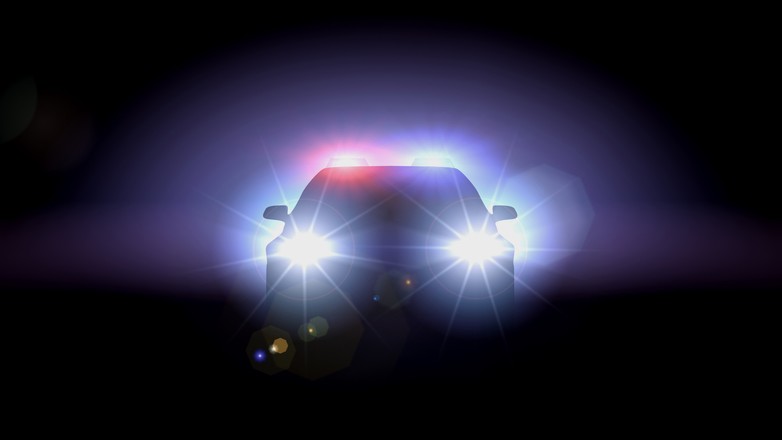 Auto na sygnale: jest uprzywilejowane, ale nie ma bezwzględnego pierwszeństwa na drodze!