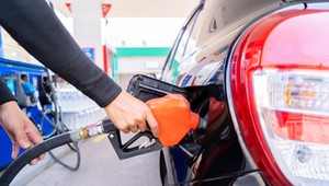 Ceny paliw nadal będą niższe. Tarcza antyinflacyjna zostanie przedłużona
