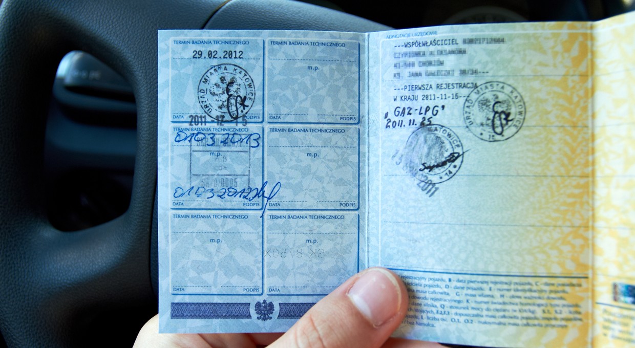 W maju pojawią się nowe dowody rejestracyjne. Co ze starymi dokumentami? Kogo czeka wymiana?