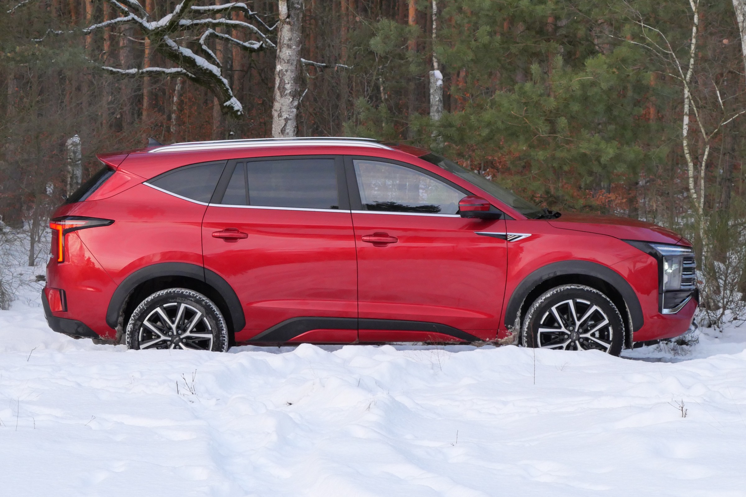 Polska przygotowuje ograniczenia dla chińskich samochodów na terenach wojskowych