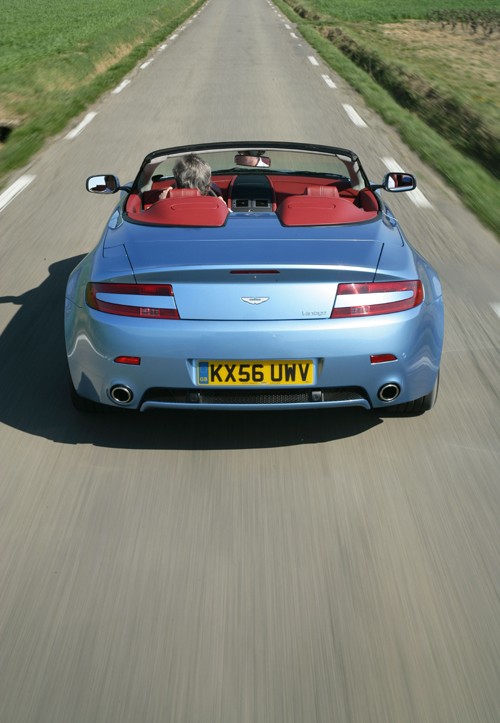 Aston Martin V8 Vantage Roadster - Od pierwszego wejrzenia