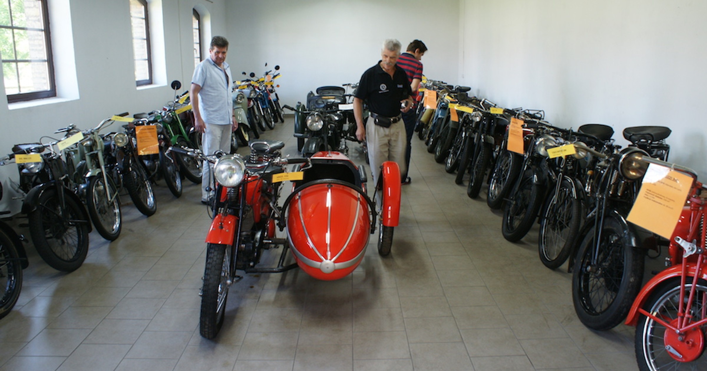 Motocykle w hucie żelaza w Chlewiskach
