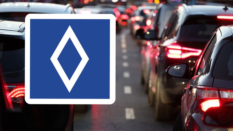 Nowy znak w Europie. Co oznacza biały romb na niebieskim tle?