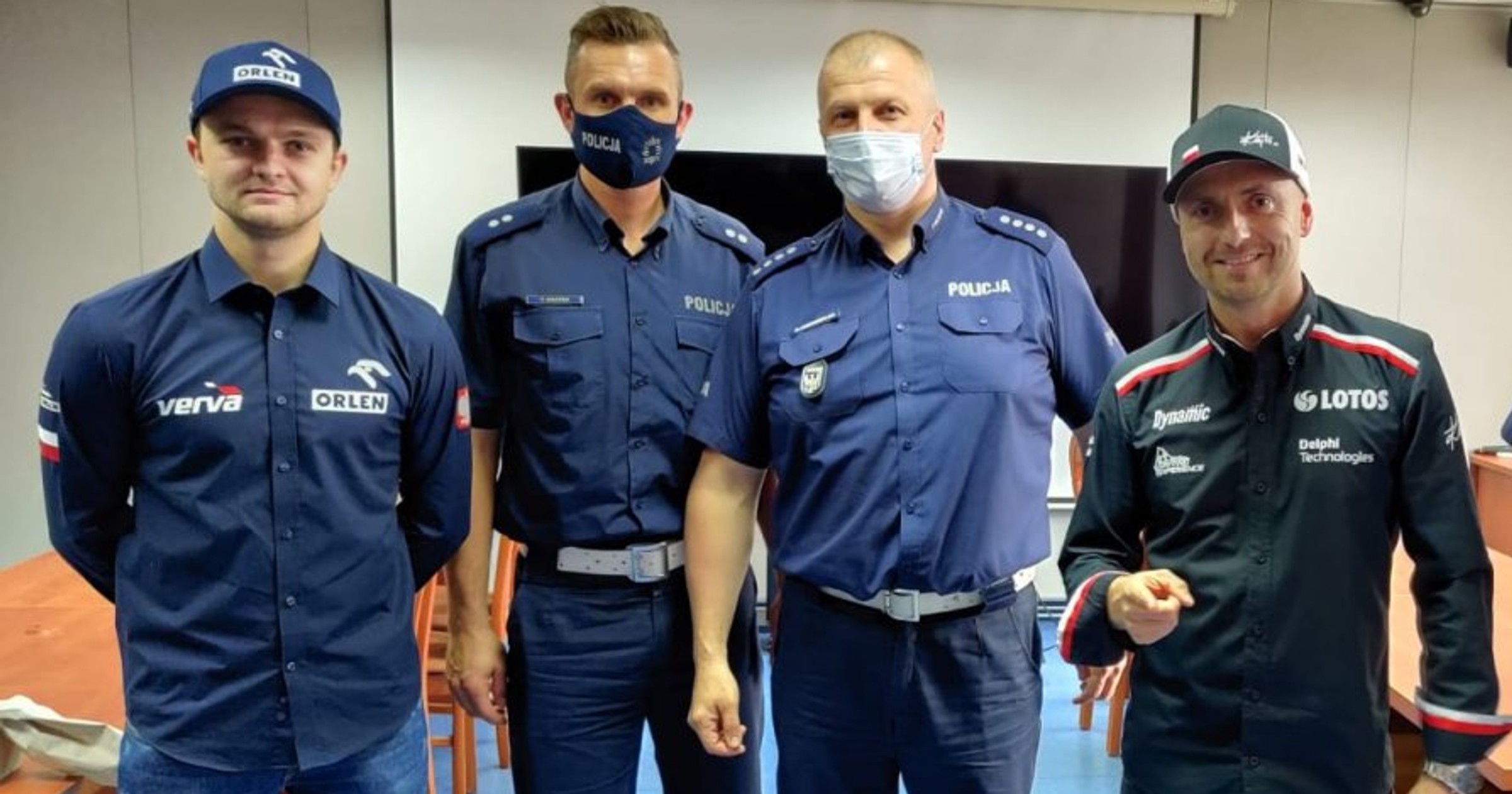 „Posłuchaj znanego człowieka, co zlego na drodze cię czeka” – nowa akcja śląskiej drogówki