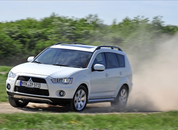 Mitsubishi Outlander - Duży, ładny... terenowy?