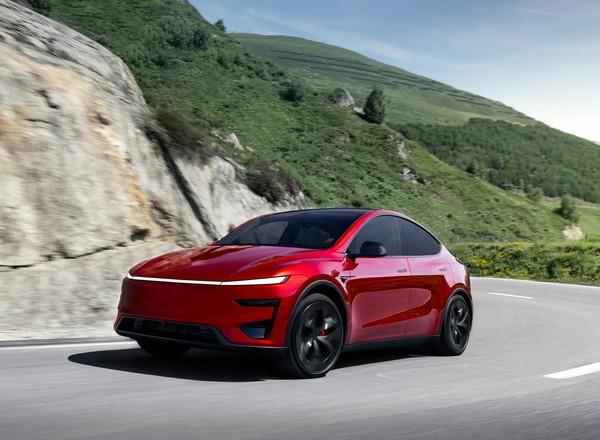 Tesla Model Y teraz także w wersji Performance. 40 tys. zł za dodatkowe 83 KM