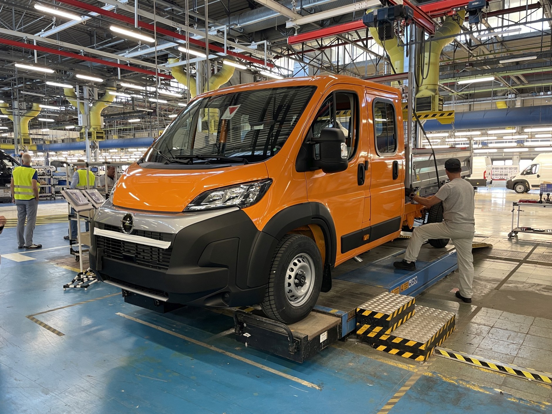 Centrum konwersji i personalizacji aut dostawczych koncernu Stellantis (CustomFit)