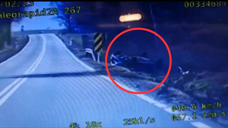 Samochód dachował tuż przed radiowozem policyjnym