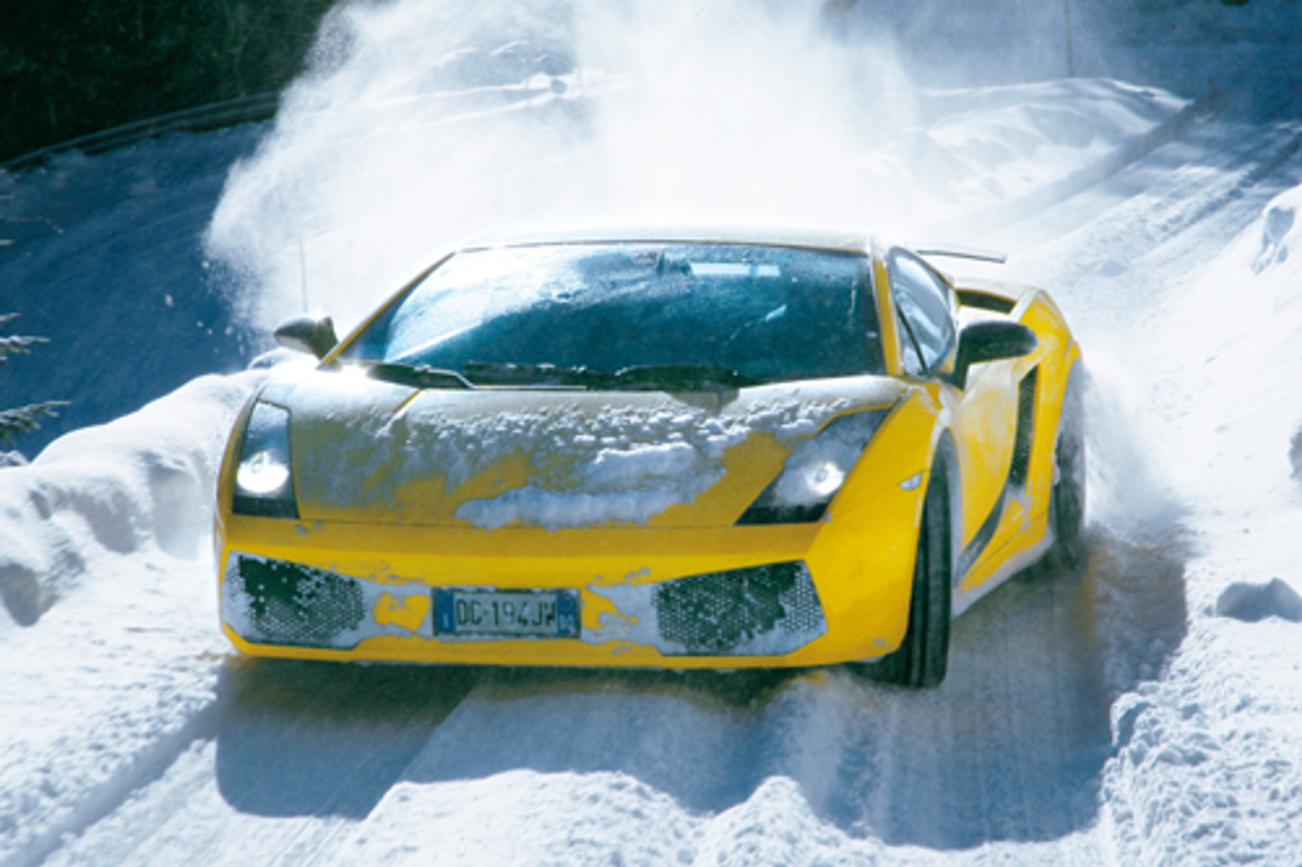 Bentley Continental GT Speed, Porsche 911 Turbo, Lamborghini Gallardo Sperleggera, Audi R8 - Półbogowie w bieli