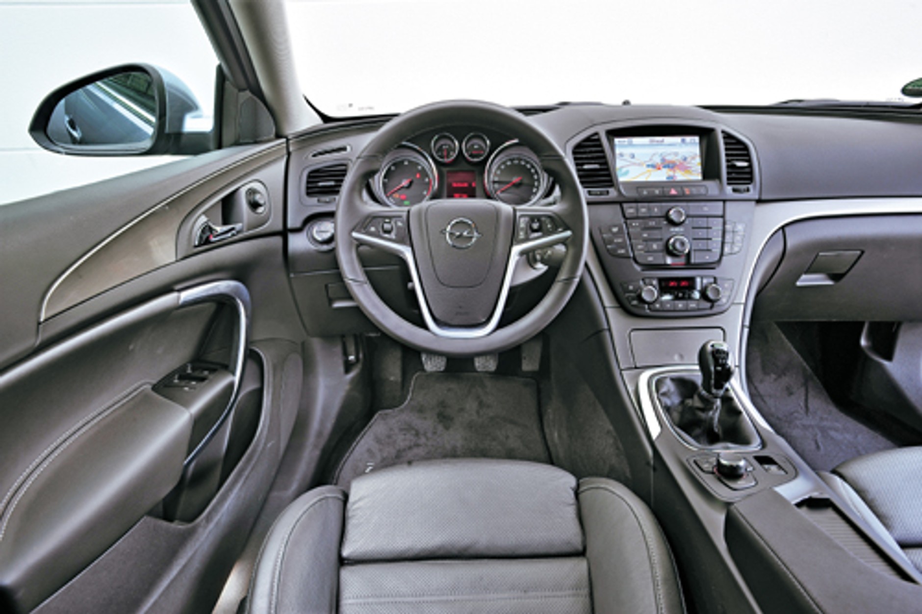 Opel Insignia kontra Honda Accord, VW Passat, Ford Mondeo i Citroen C5 - Oto piorunujące uderzenie Opla