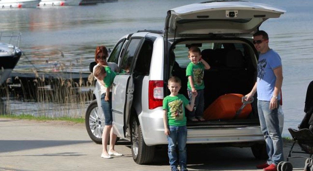 LANCIĘ VOYAGER TESTUJĄ RADOSŁAW I KATARZYNA WESOŁOWSCY