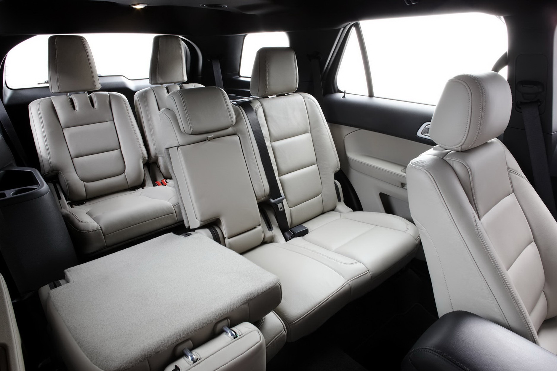 Ford Explorer pod nowym przykryciem