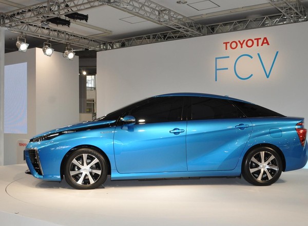 Toyota FCHV - produkcyjna wersja na ogniwa paliwowe
