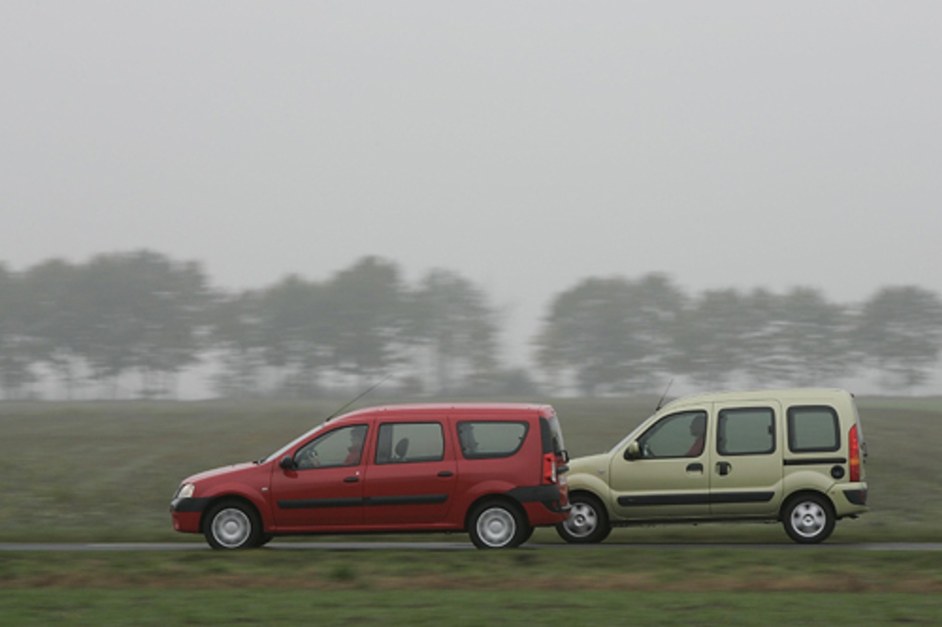 Renault Kangoo kontra Dacia Logan MCV - Prostota jest piękna!