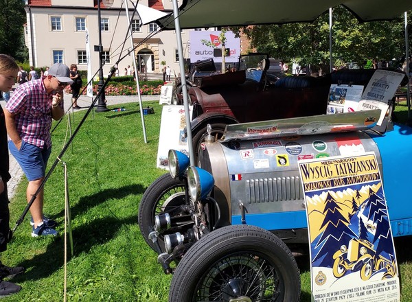 Spotkanie klasyków na zamku Topacz. Podziwialiśmy ponad 600 zabytkowych pojazdów