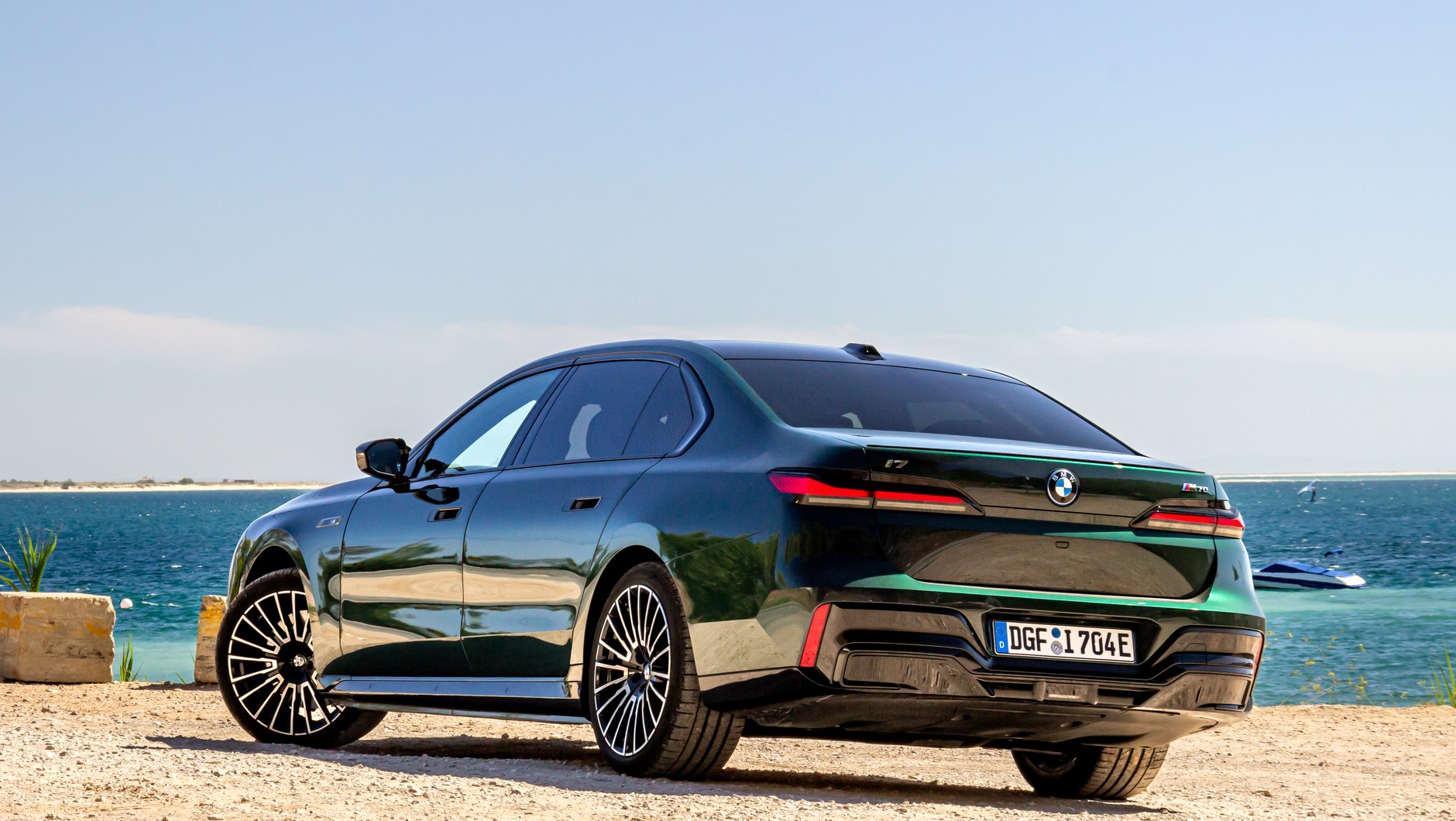 BMW i7 M70