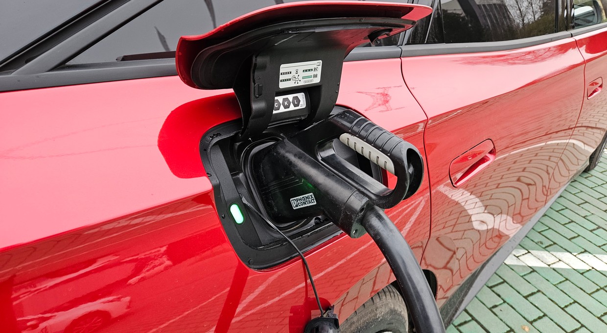 Ile kosztuje ładowanie auta elektrycznego? Gigantyczne różnice u operatorów