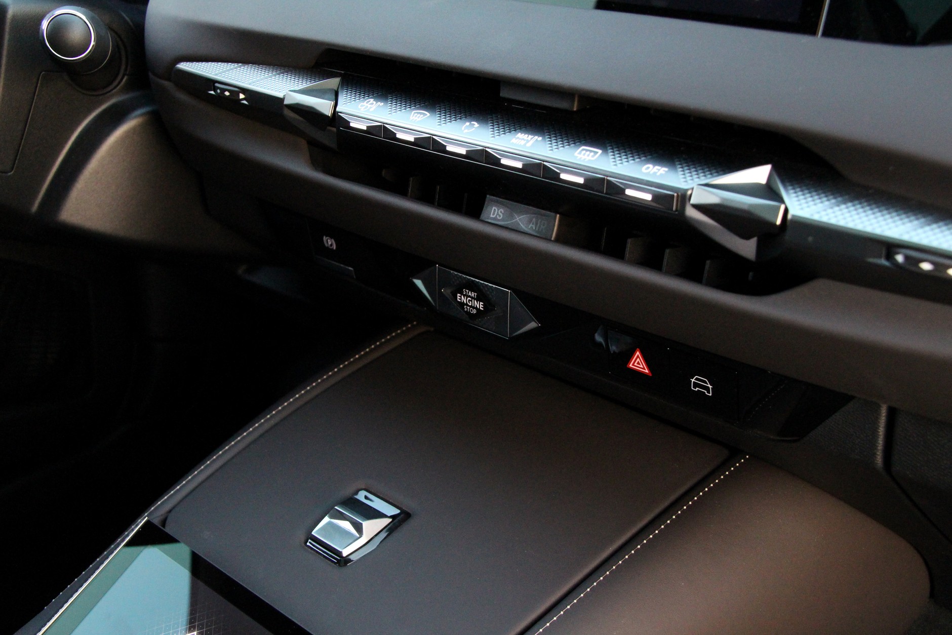 DS 4 PHEV Antoine De Saint Exupery