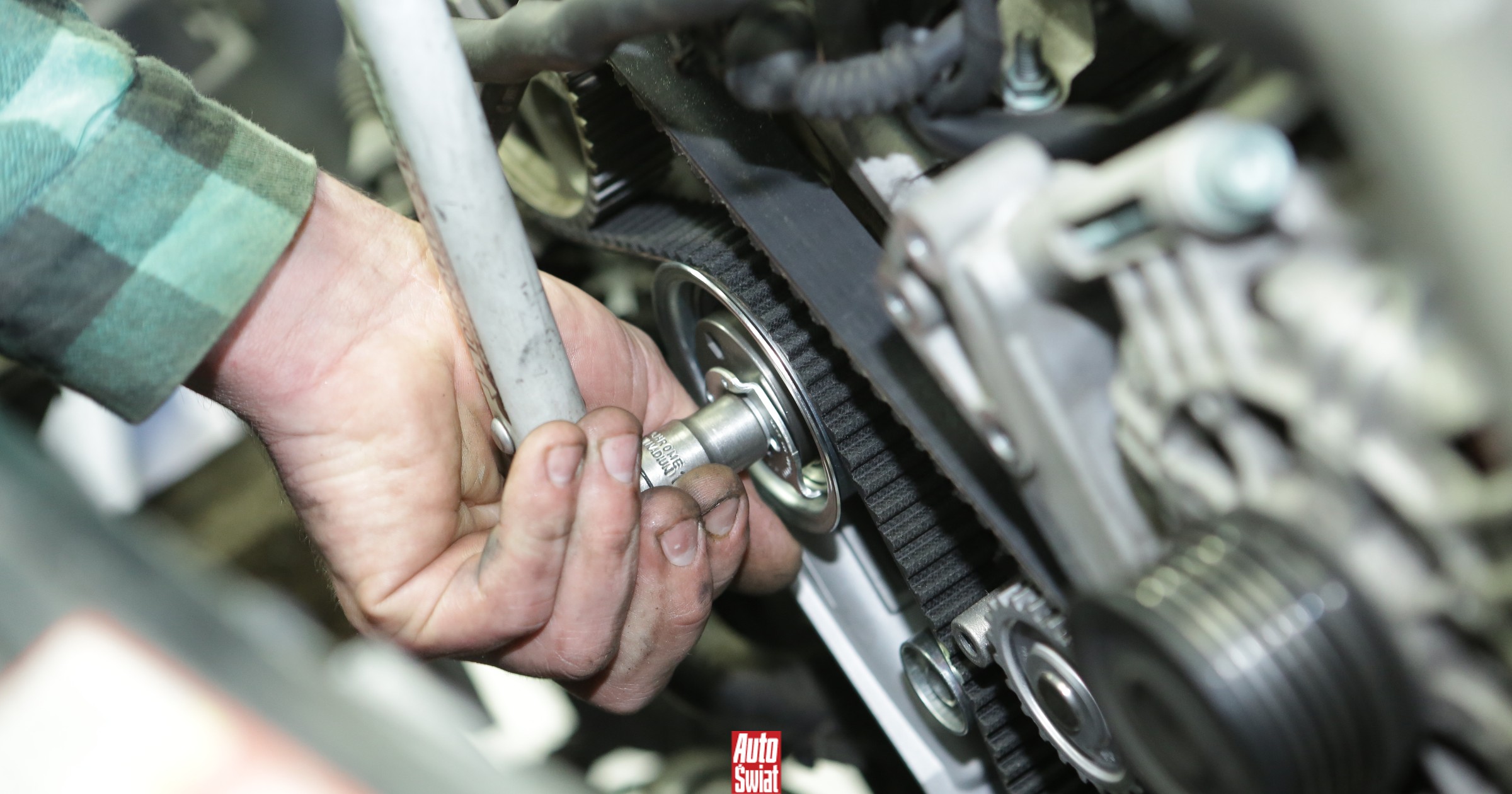 Jeżdżą tak, myśląc, że oszczędzają. Ten styl jazdy prowadzi prosto do mechanika