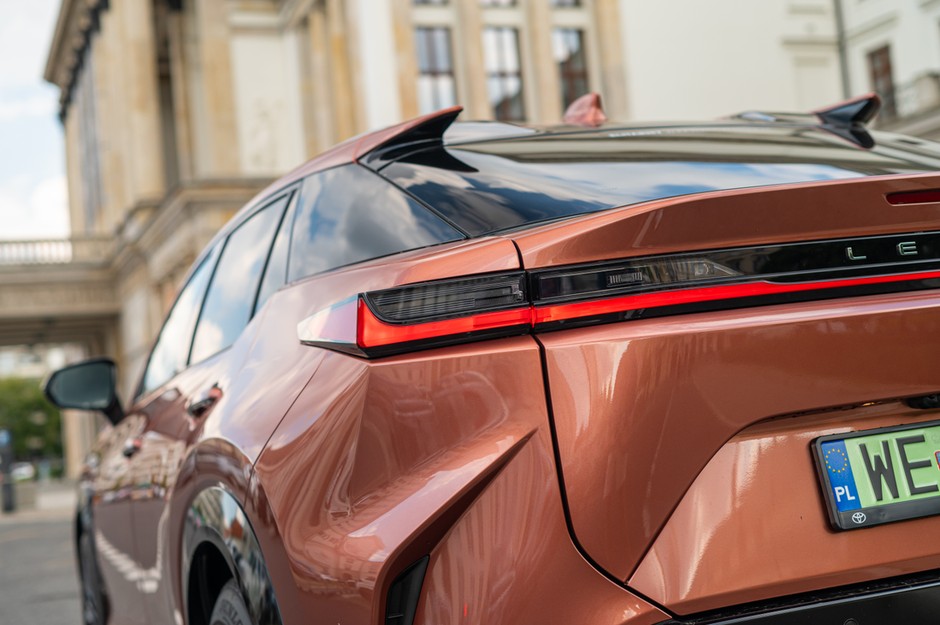 Lexus RZ