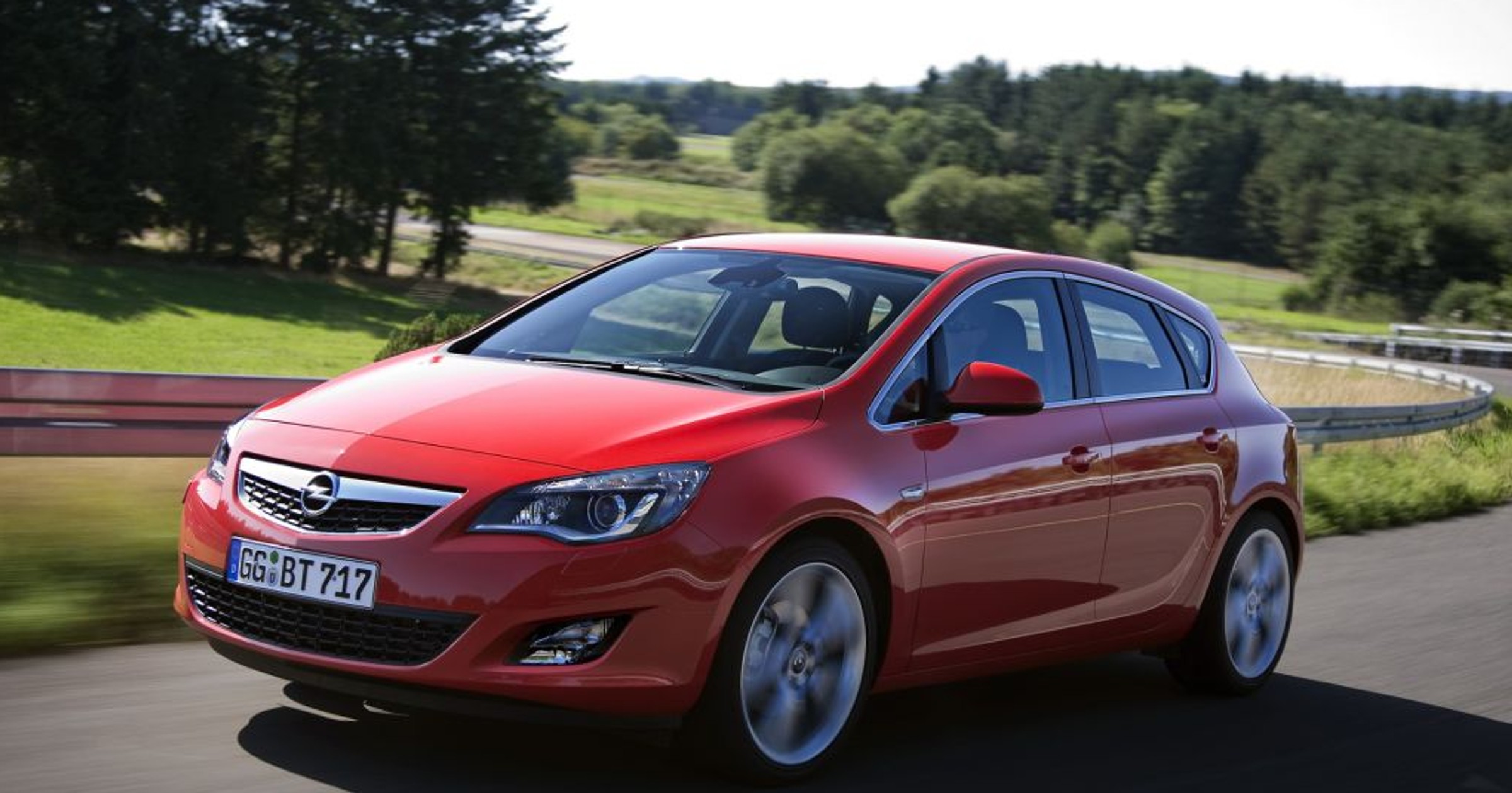 Nowy Opel Astra - We frankfurcie zadebiutuje z oszczędnymi silnikami