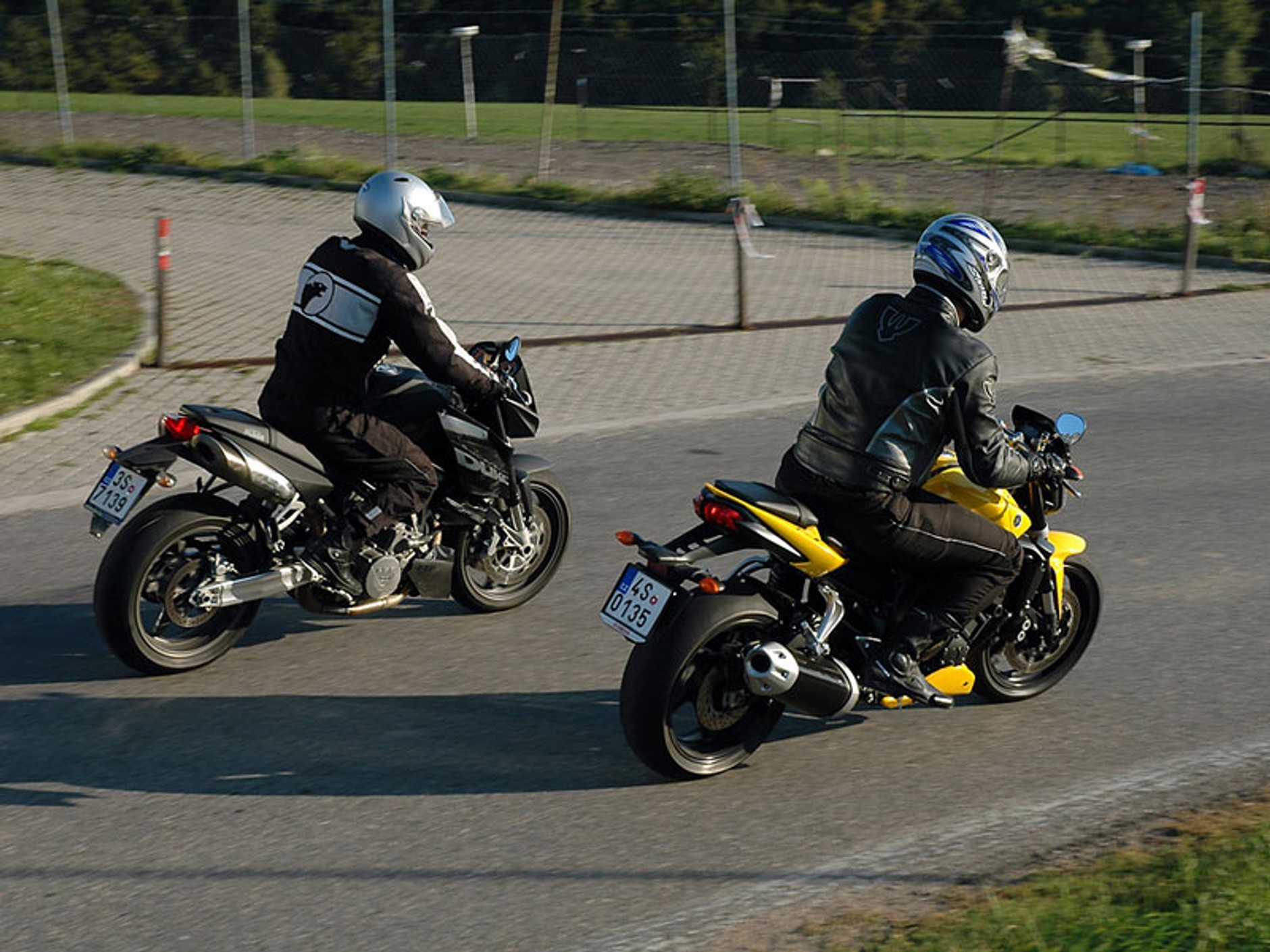 KTM 990 SuperDuke vs. Yamaha FZ1 (test porównawczy)