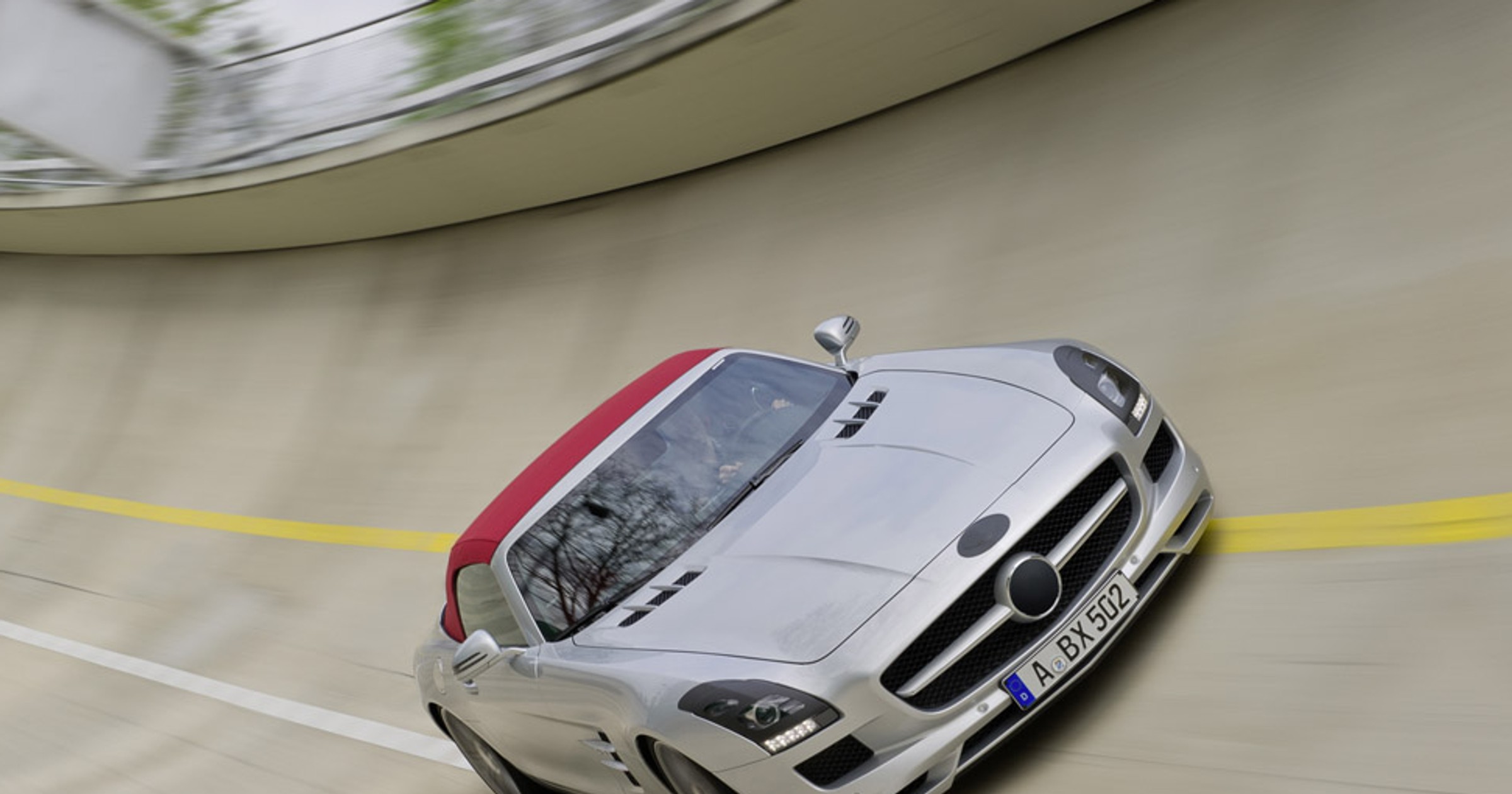 Mercedes SLS AMG Roadster: 571 KM w sam raz jak na roadster