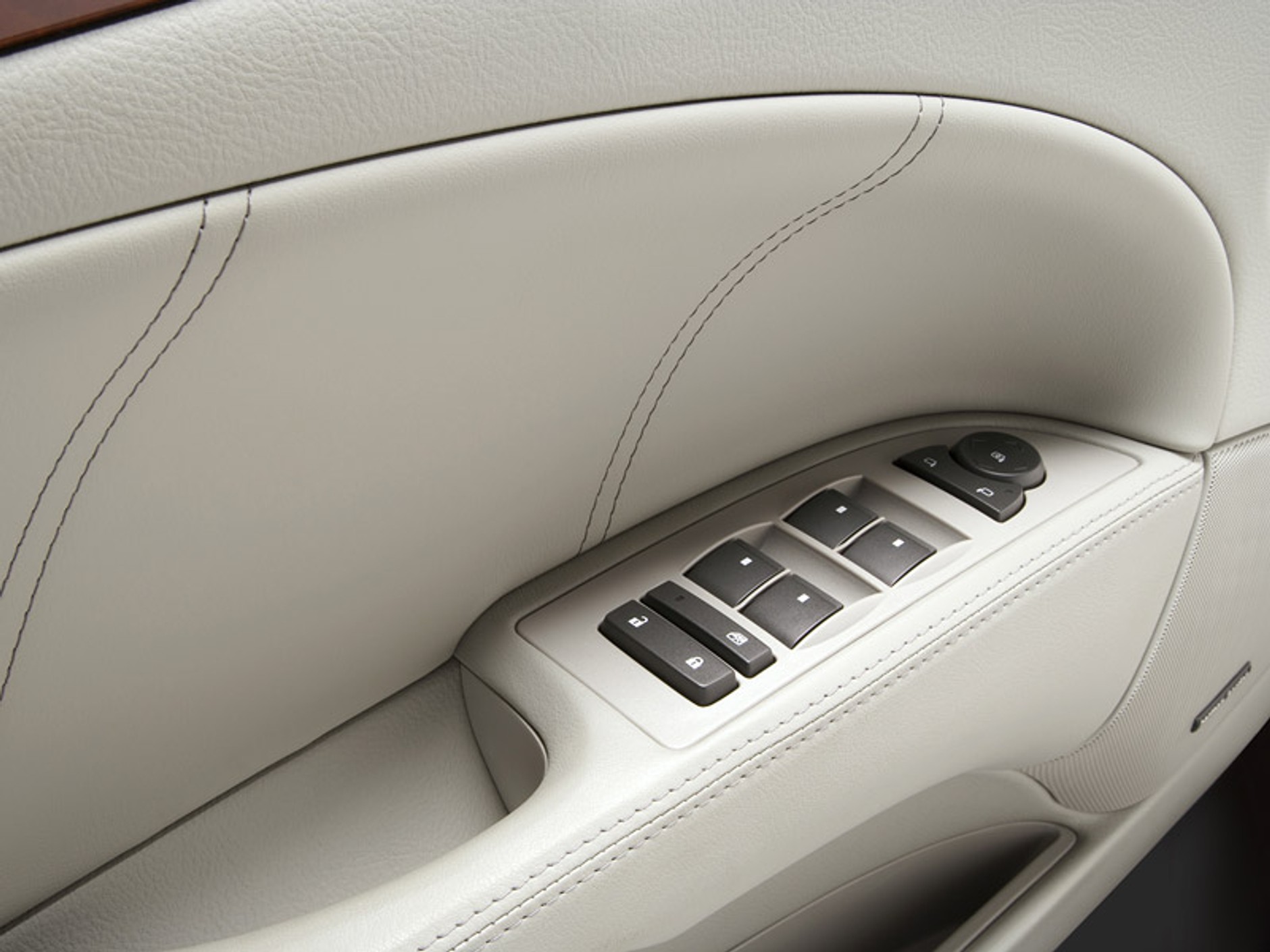 Buick Lucerne: poszerzona oferta wersji