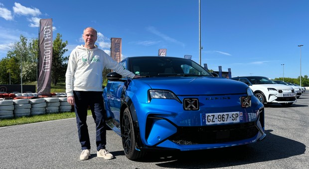 A290 - elektryczny hot hatch w wydaniu Alpine. Można go już zamawiać