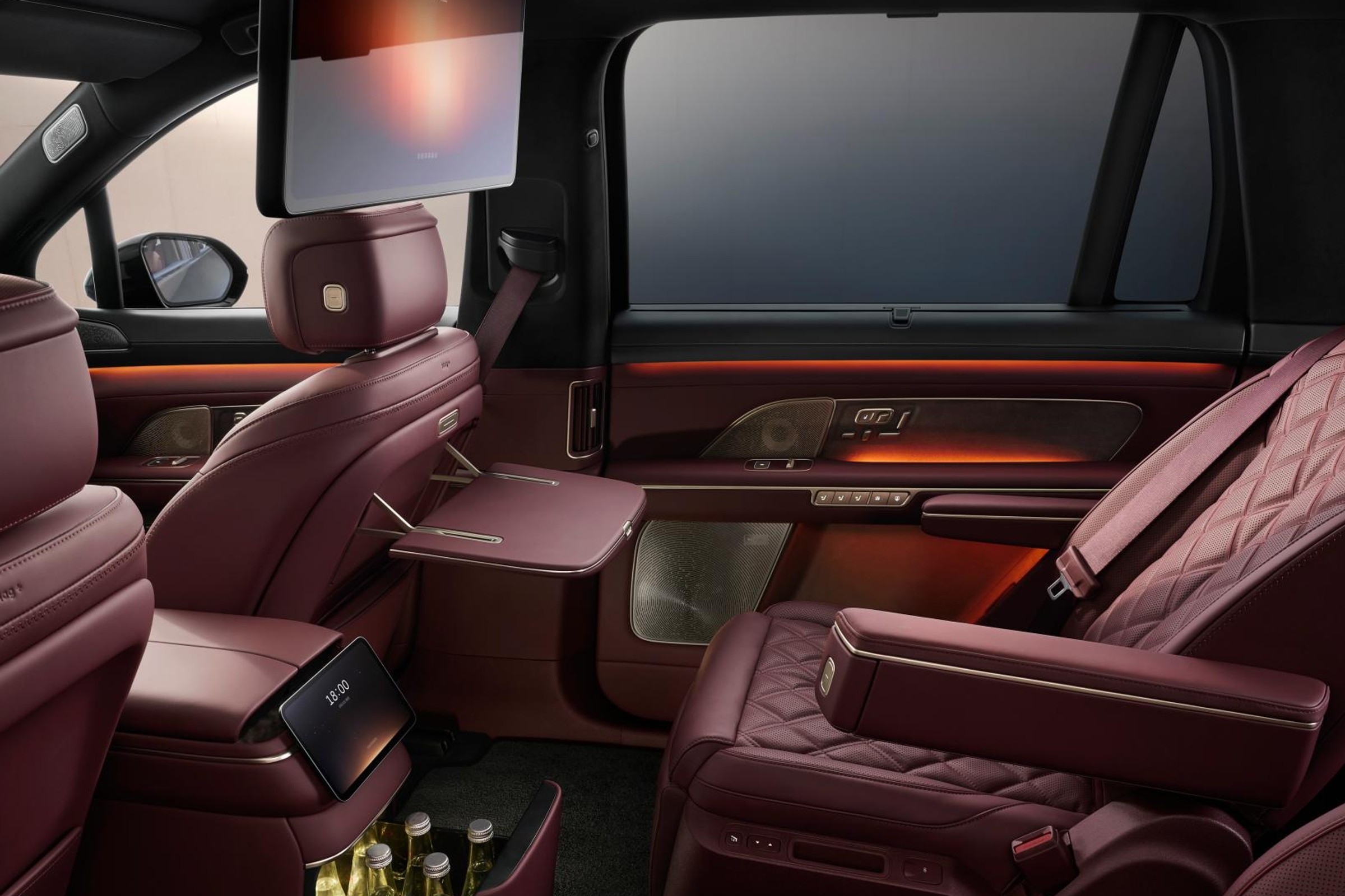 Nio zaprezentowało nowego SUV-a. Jest większy niż Range Rover. Ma choćby lodówkę