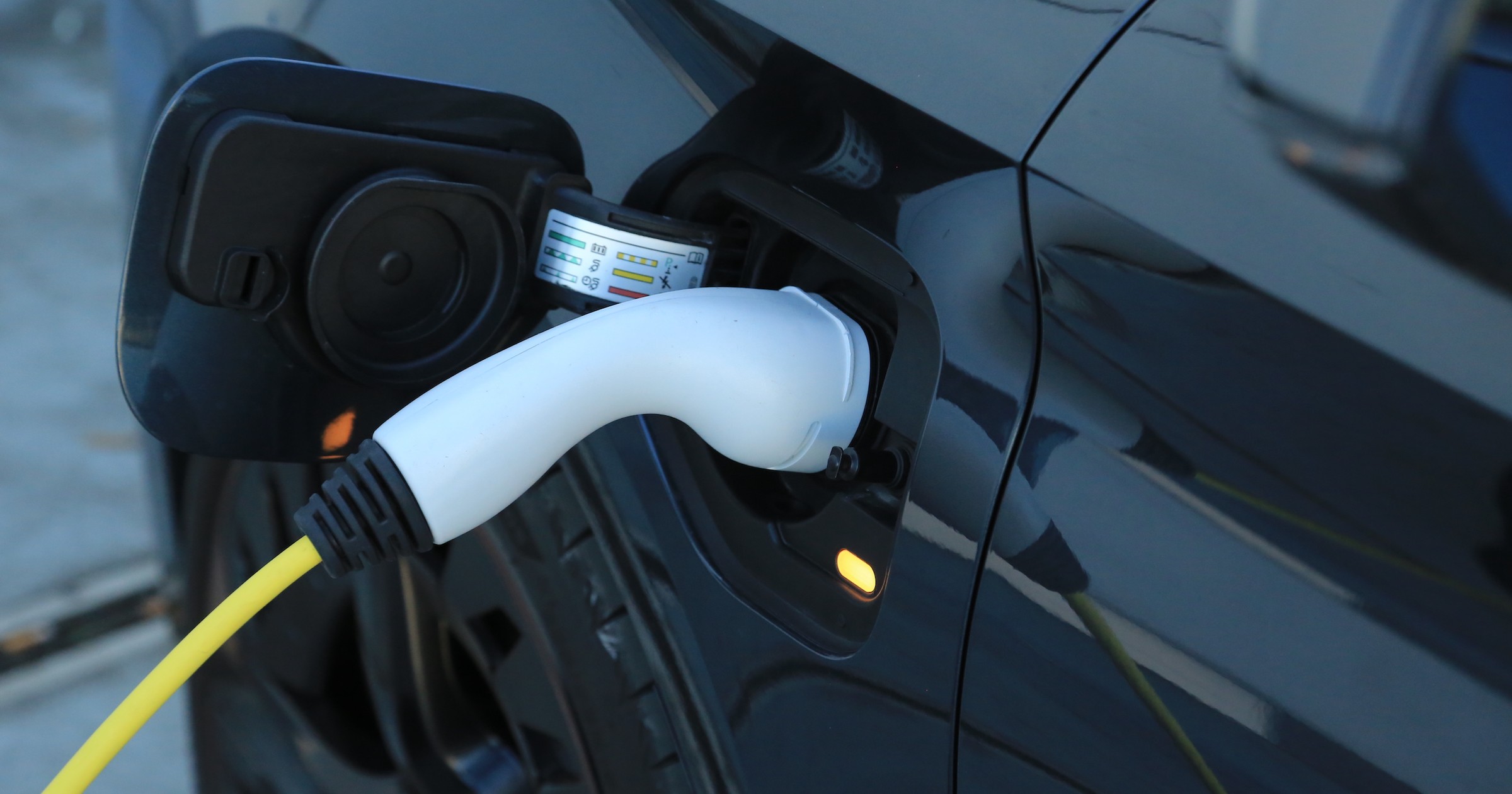 Ładowanie hybrydy plug-in