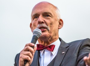 Po dziewięciu miesiącach śledztwa prokuratura nie wie, czy Janusz Korwin-Mikke ma prawo jazdy