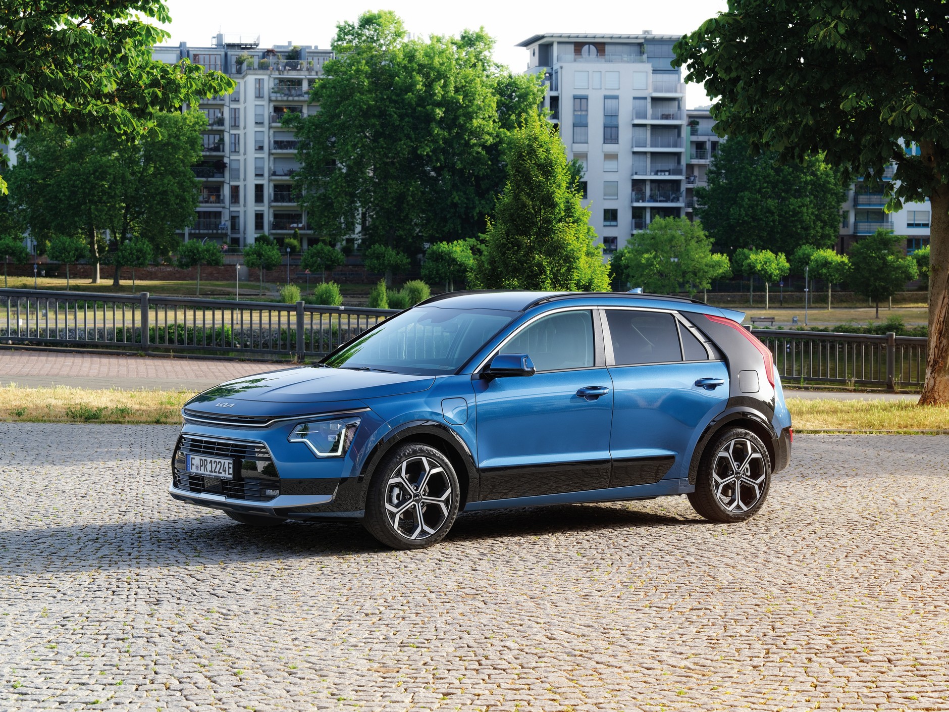 Nowa Kia Niro ma aż 2720 mm rozstawu osi. To o 40 mm więcej niż w Kii Sportage.