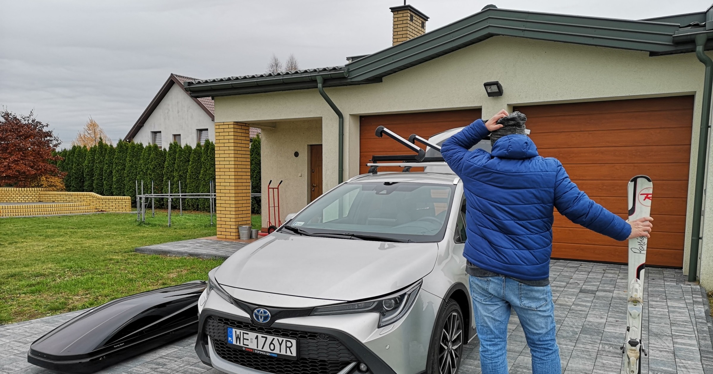 Jak przewozić narty i inny sprzęt zimowy