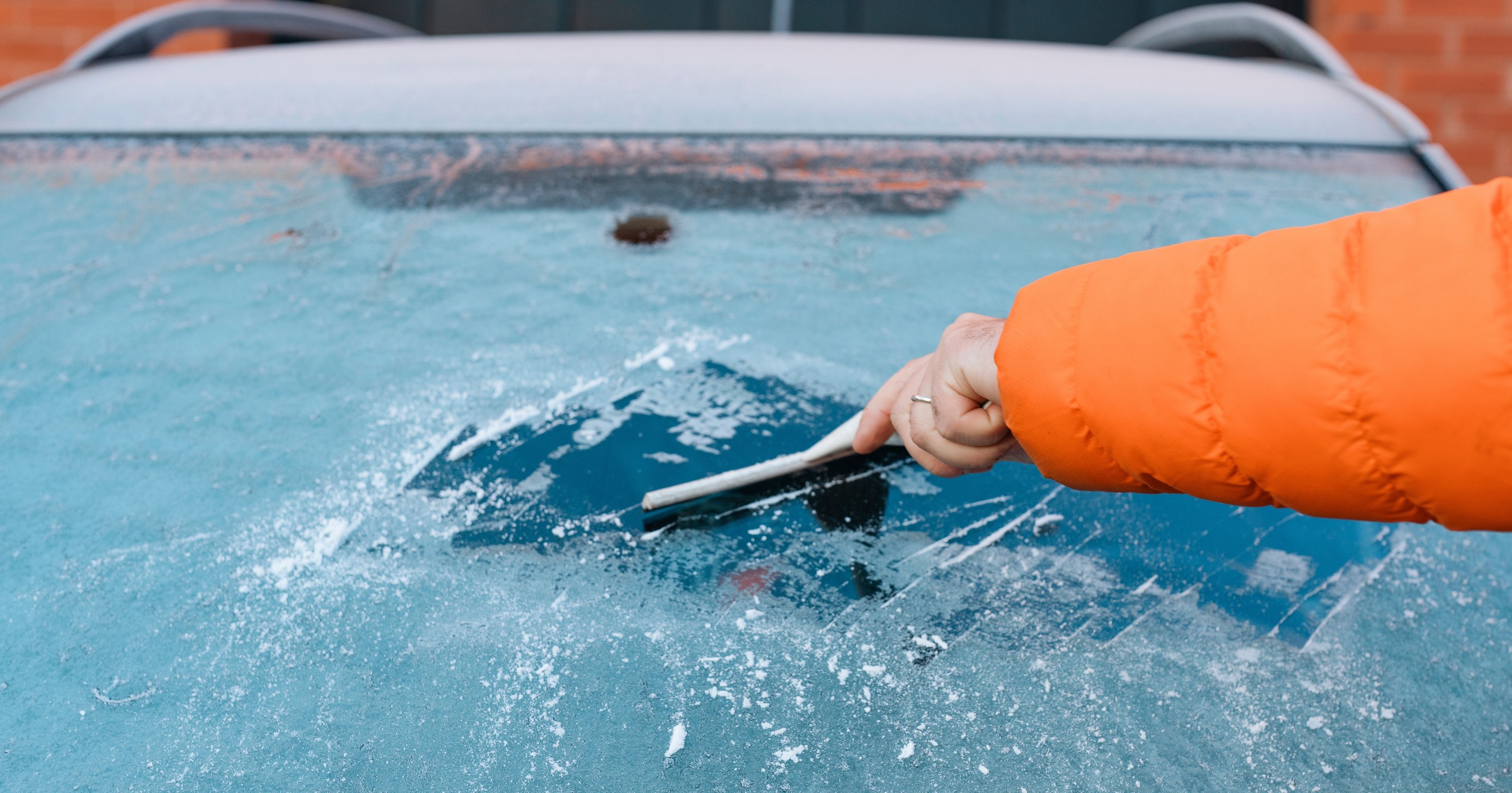 Ten patent pozwoli błyskawicznie uporać się z zamarźniętą szybą (zdjęcie poglądowe)