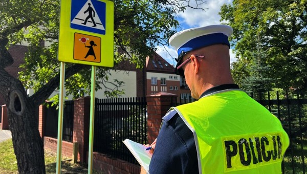 Policjanci czuwają nad bezpieczeństwem dzieci. Ruszyły wzmożone kontrole na drogach