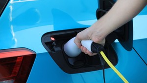 Czy ładowanie auta elektrycznego to strata czasu?