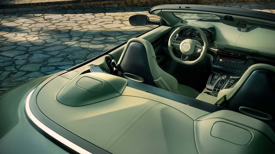 Aston Martin Vanquish Volante 2025