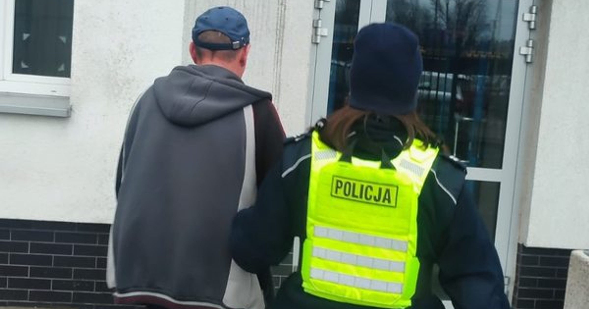 Policjanci zatrzymali kierowcę dostawczaka. Padła niemoralna propozycja