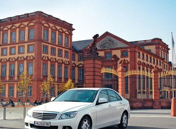 Mercedes C 180 Kompressor - Biały Mercedes zjeżdża do boksu (Test długodystansowy)