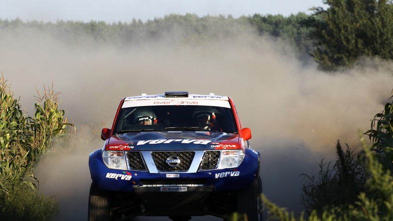 Hungarian Baja 2010: Hołowczyc wylądował na drzewie