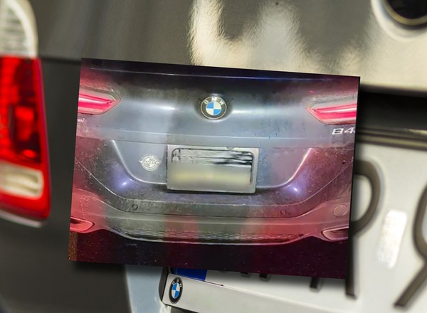 BMW z systemem ukrywania tablic rejestracyjnych. Ten kierowca z USA dostał 292 mandaty
