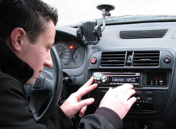 Najpopularniejsze radia samochodowe do 400 złotych