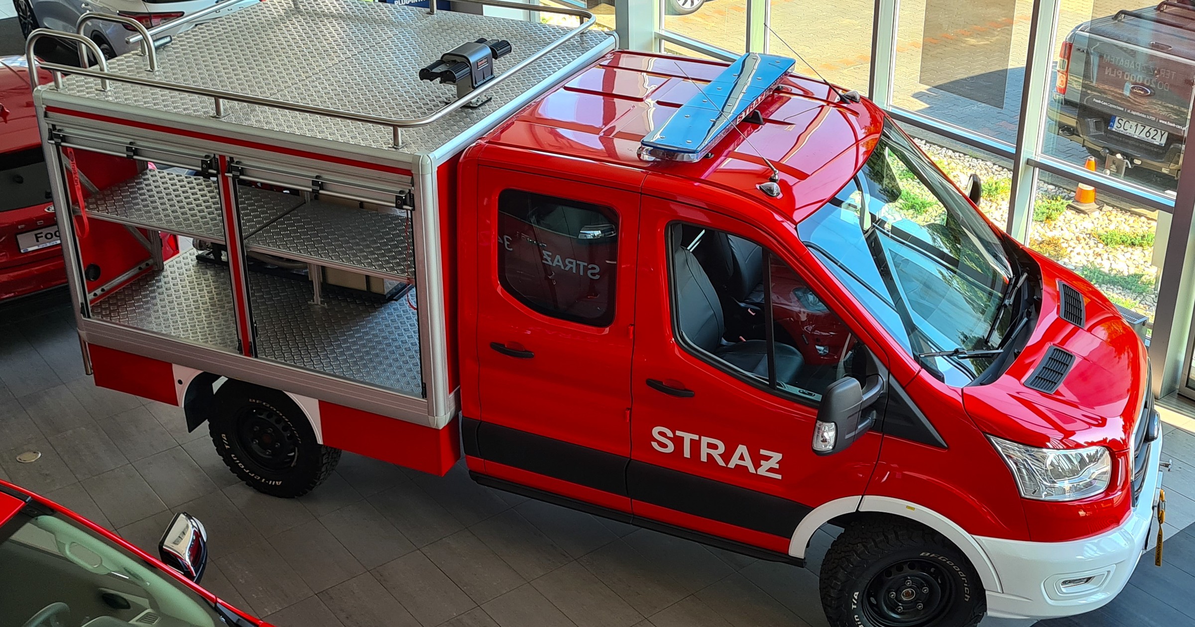 Ford Transit ze specjalistyczną zabudową ratowniczo-gaśniczą