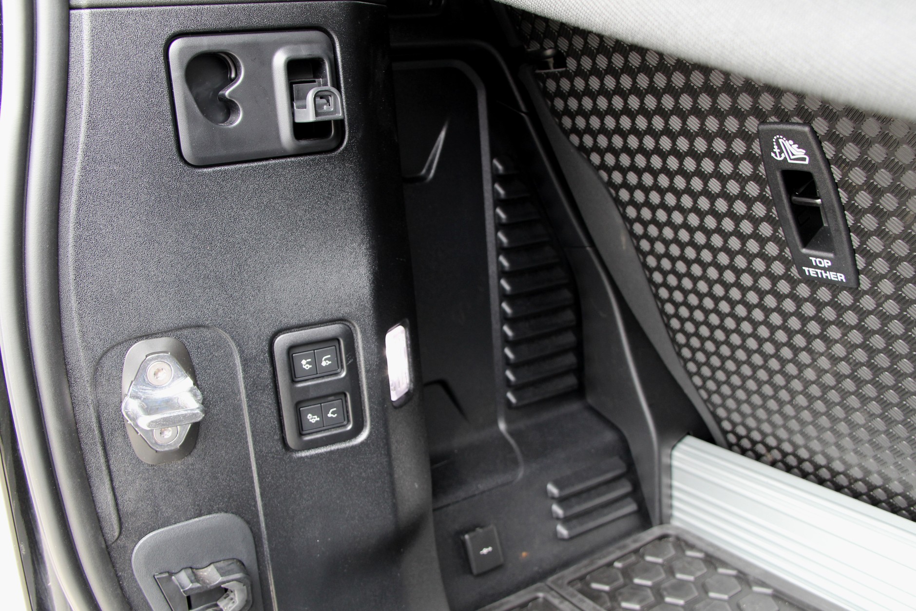 Land Rover Defender 90 V8