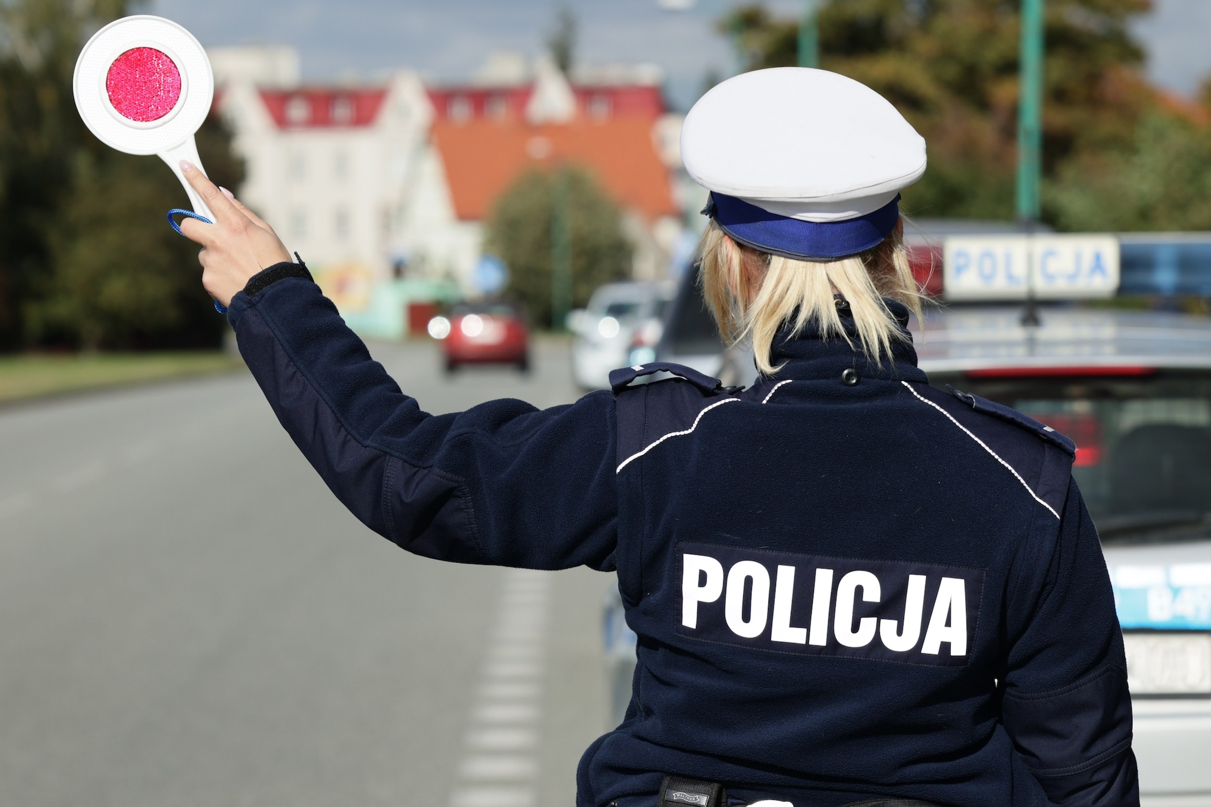 Dlaczego policja rozstawia się za znakiem D-42? W ten weekend znowu posypią się prawa jazdy
