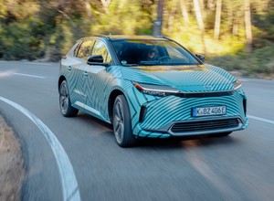 Toyota bZ4x – jak jeździ pierwszy elektryk marki?