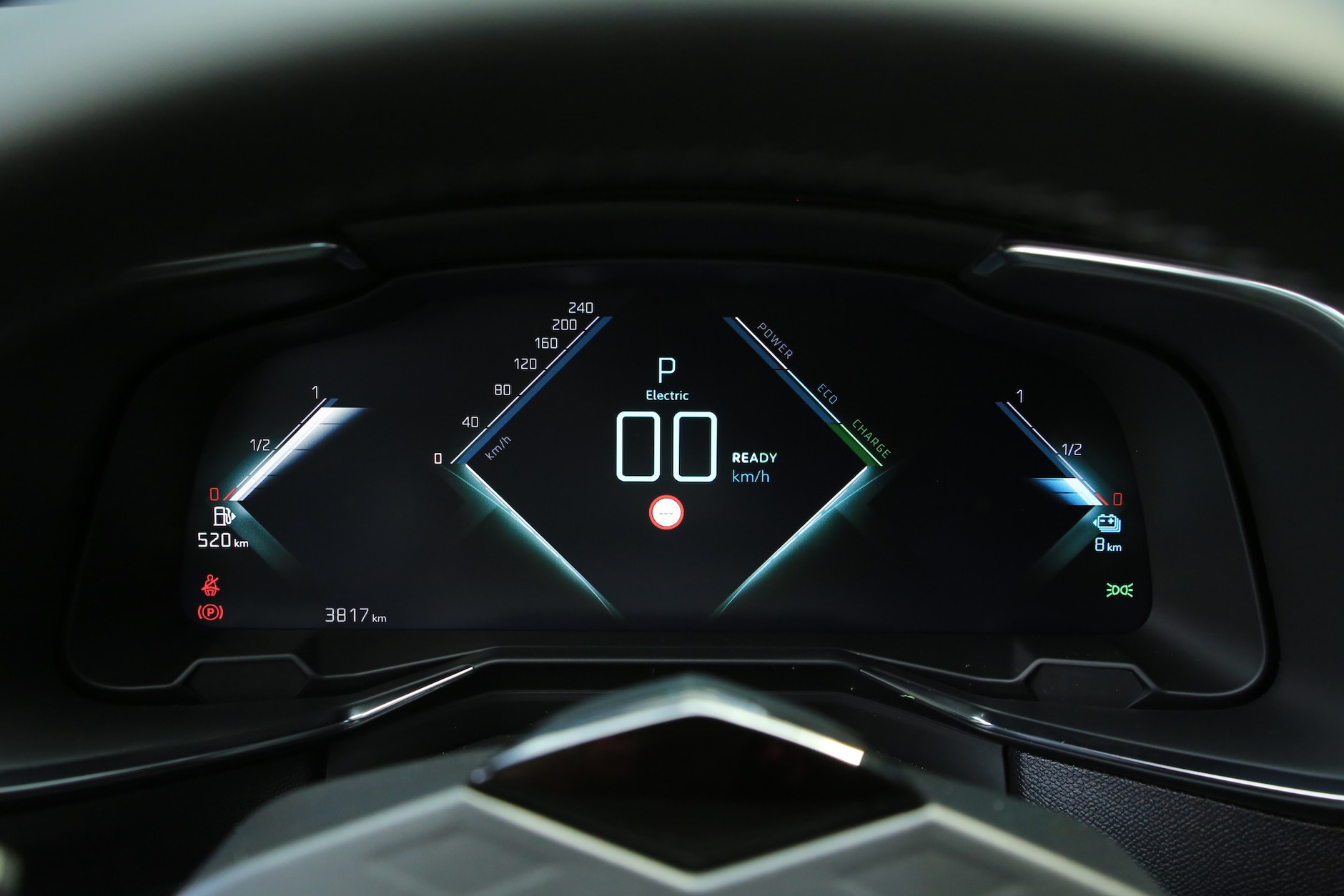 DS 7 Crossback E-Tense 4x4 – hybryda dla indywidualistów