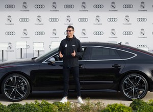 Cristiano Ronaldo i jego superauta